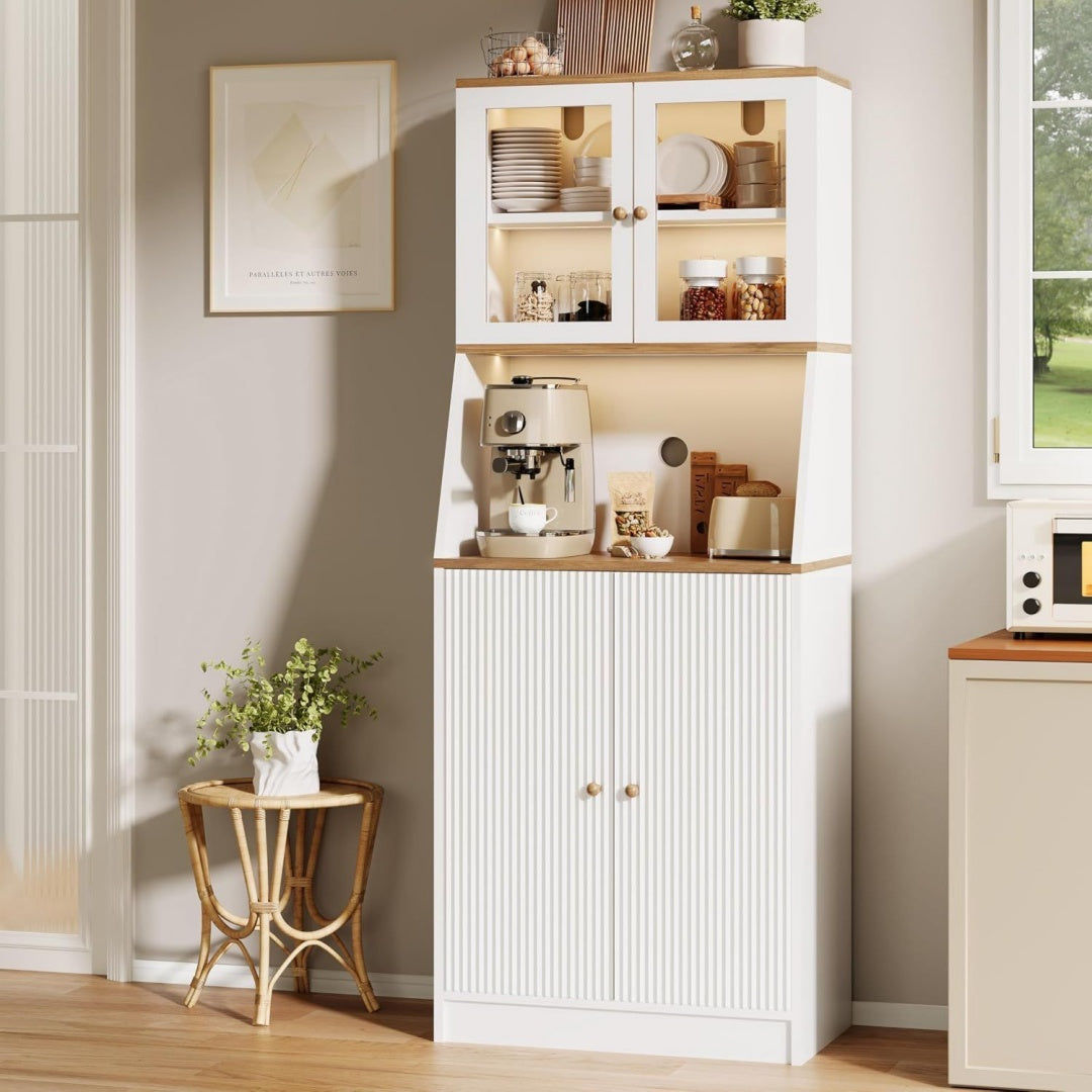 Sideboard verbindet LED Beleuchtung und Glastueren