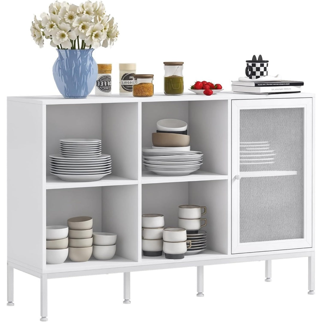 Sideboard verbindet offene Ablagen und beschichtete Flaechen