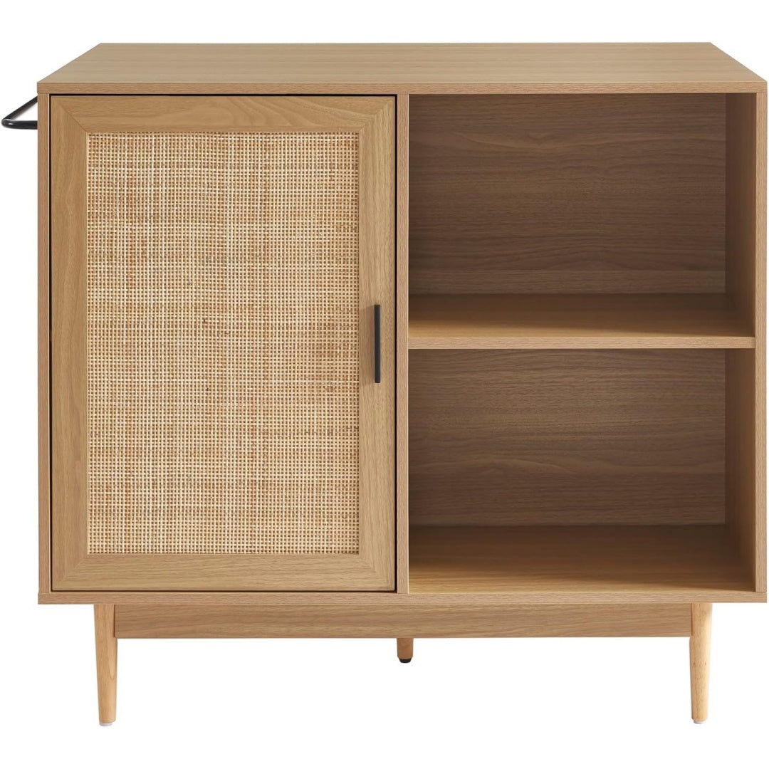 Geflochtene Elemente und Flechtoptik an dem Sideboard