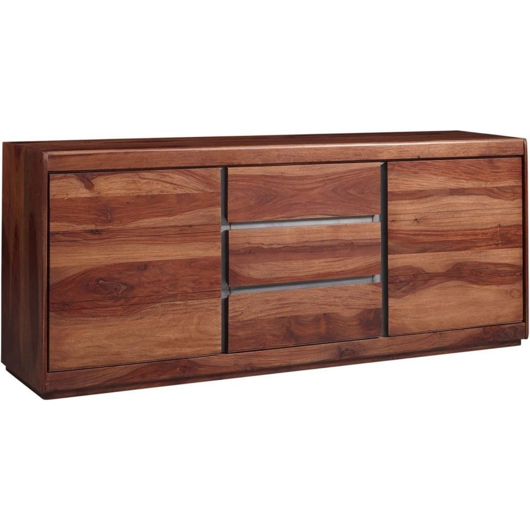 Braun lackiertes Sheesham verleiht dem Sideboard eine lebendige Maserung