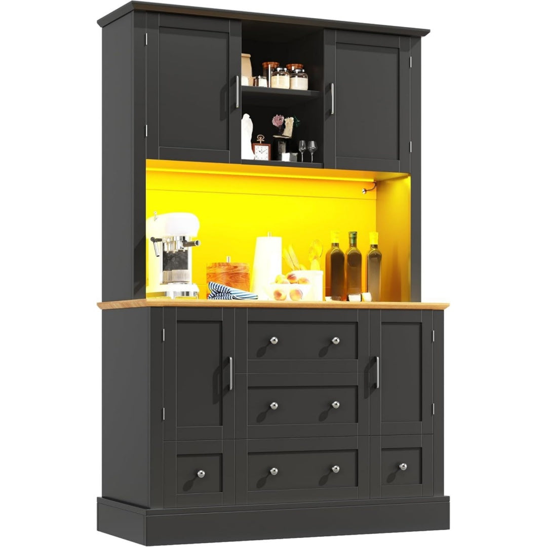 Hochschrank mit 4 Tueren und 3 Schubladen